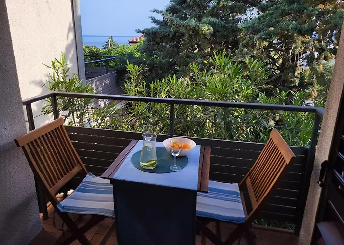 House Near Sea Coast With Surrounding Feriehus Krk Town